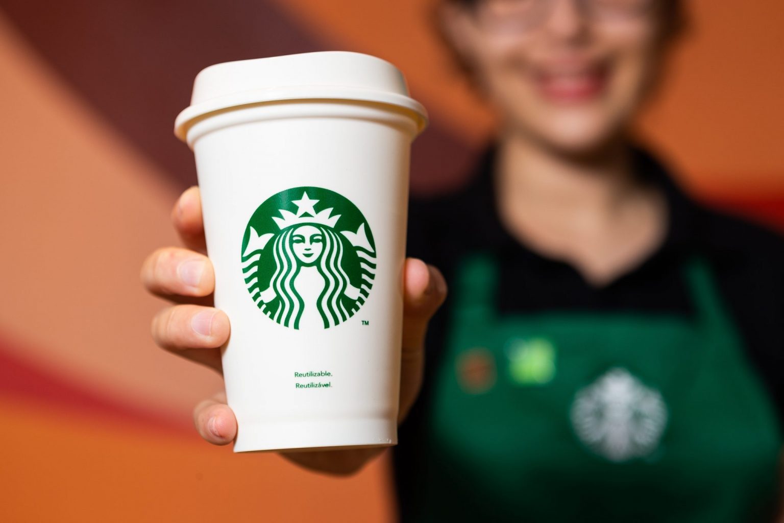 Starbucks-prevê-queda-de-mais-de-US-2-bilhões-na-receita-trimestral-1536x1024.jpg